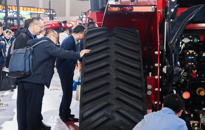 “面對面”交流“零距離”對接：天津農機化中心舉辦送農機科技下鄉“趕集”活動