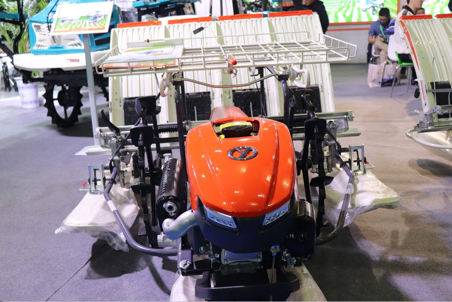 隴南農(nóng)機(jī)中心檢查組開(kāi)展冬季農(nóng)機(jī)安全和劣質(zhì)拖拉機(jī)專(zhuān)項(xiàng)整治活動(dòng)檢查