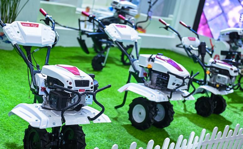 玉門市農(nóng)機(jī)局：“三緊盯三突出”筑牢農(nóng)機(jī)安全防線為春耕備耕保駕護(hù)航